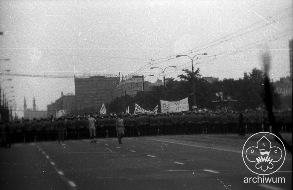 Plik:1987-06 Warszawa Biala Sluzba 35.jpg