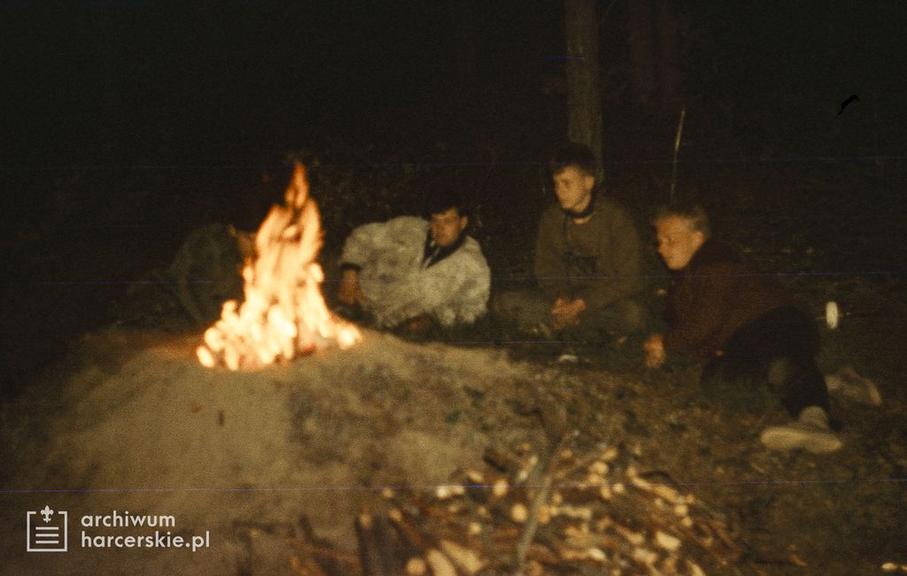 Plik:1989-07 Obóz Mara. Jez. Gant. Mazury. Szarotka002 fot. J.Kaszuba.jpg