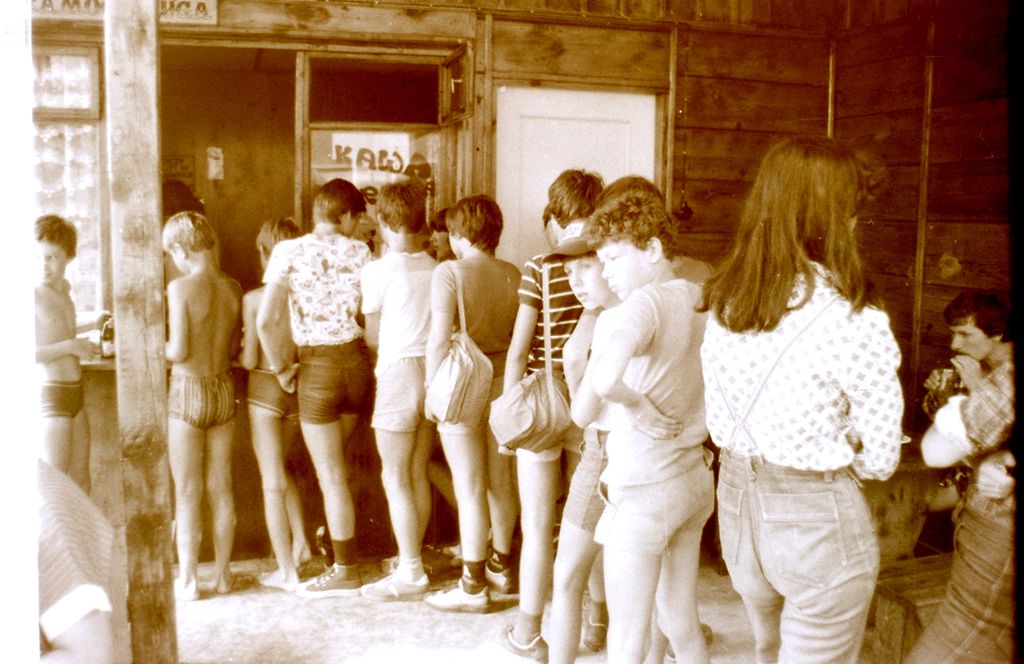 Plik:1980 Obóz wedrowny. Warmia i Mazury. Watra 021 fot. Z.Żochowski.jpg
