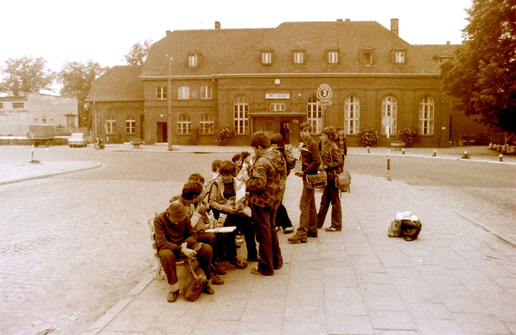 Plik:1980 Obóz wedrowny. Warmia i Mazury. Watra 068 fot. Z.Żochowski.jpg