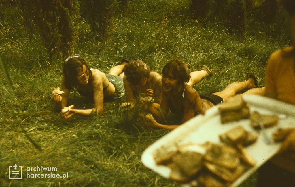 Plik:1988-07 Obóz Uroczysko. jez. Gant. Mazury. Szarotka018 fot. J.Kaszuba.jpg