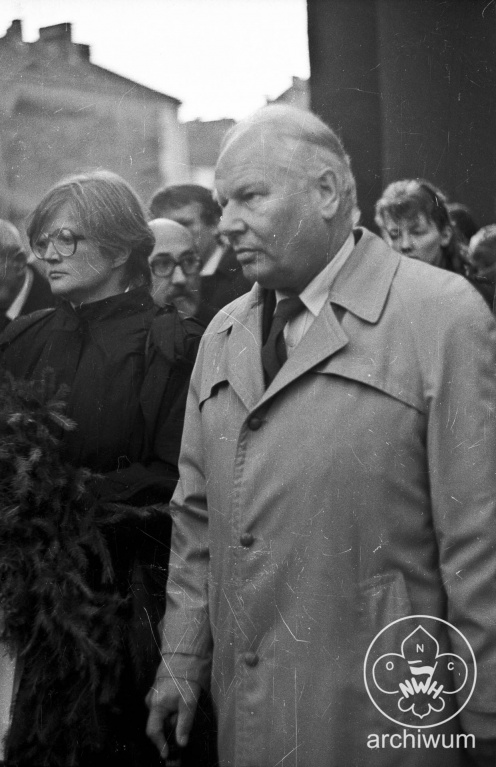 Plik:1989-10 Opole pogrzeb Edmunda Osmanczyka 004.jpg