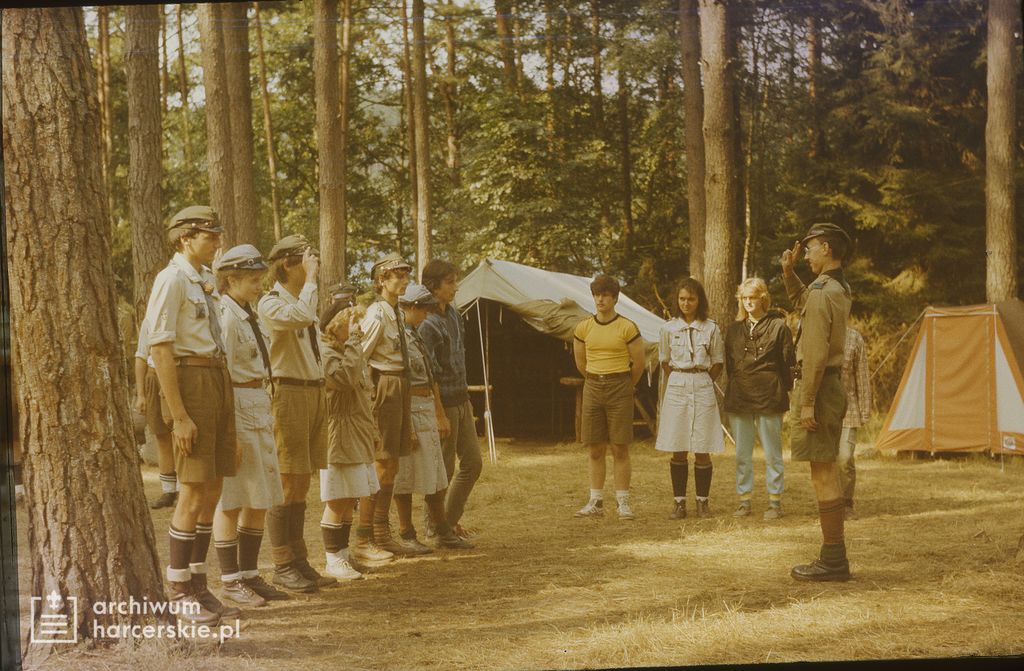 Plik:1988-07 Obóz Uroczysko. jez. Gant. Mazury. Szarotka120 fot. J.Kaszuba.jpg