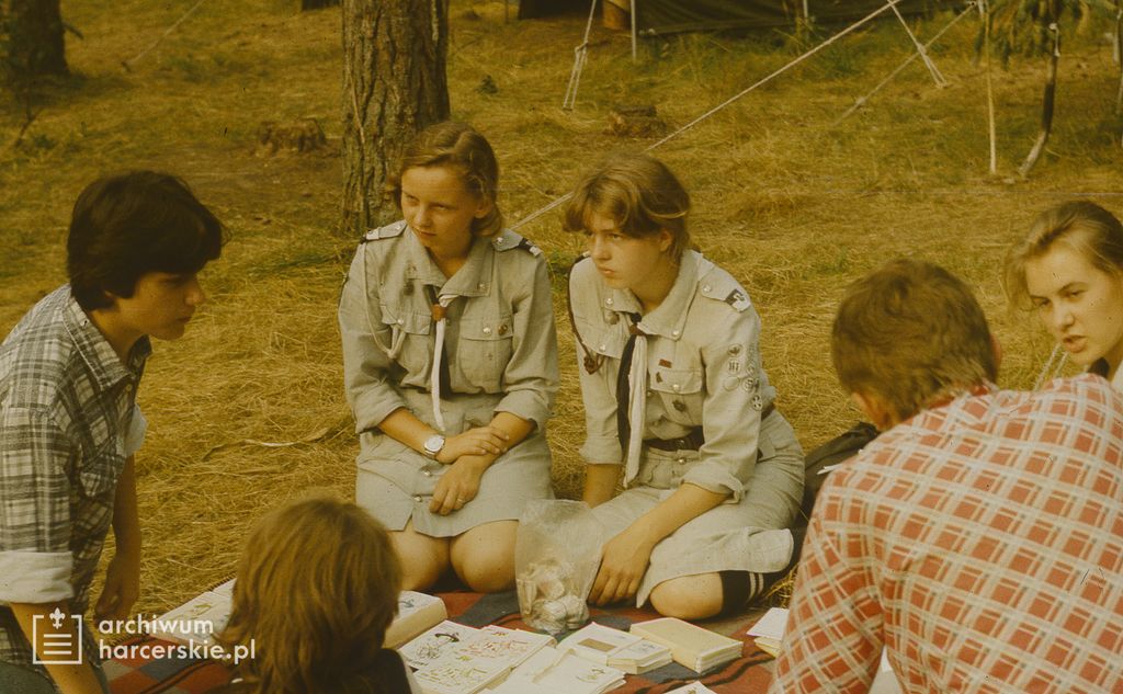 Plik:1988-07 Obóz Uroczysko. jez. Gant. Mazury. Szarotka029 fot. J.Kaszuba.jpg