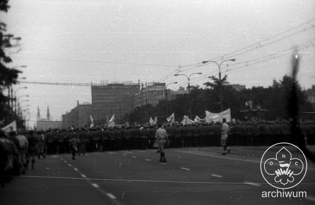 Plik:1987-06 Warszawa Biala Sluzba 34.jpg
