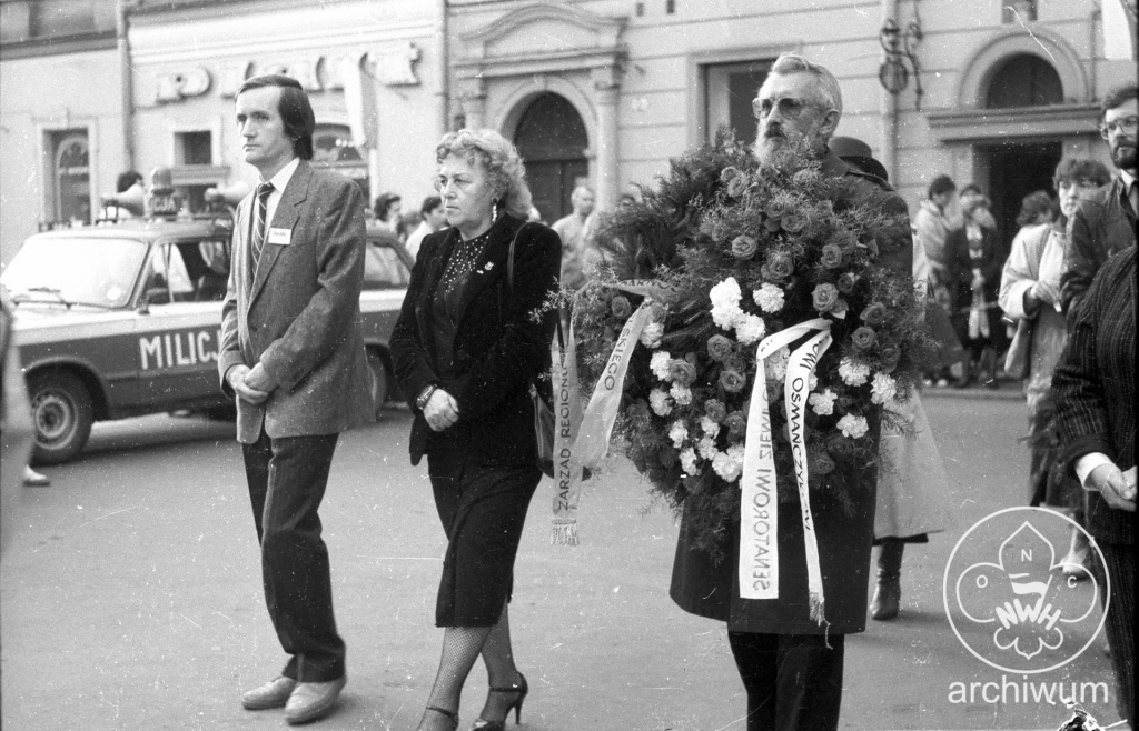 Plik:1989-10 Opole pogrzeb Edmunda Osmanczyka 008.jpg