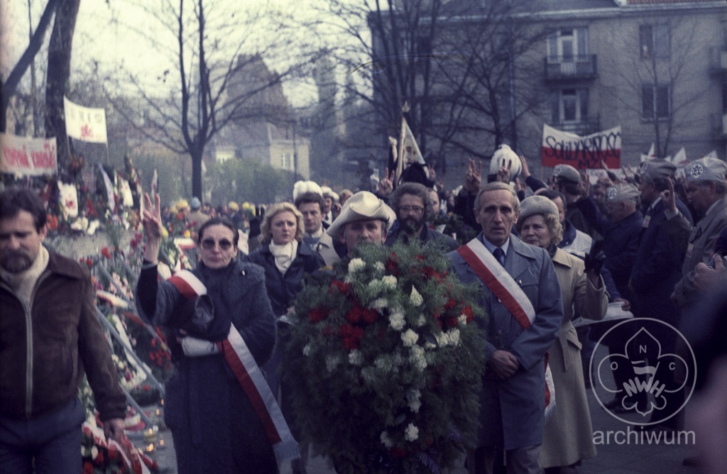 Plik:1984-11 Warszawa pogrzeb ks. Jerzego Popiełuszki Szczep Puszcza 001.jpg
