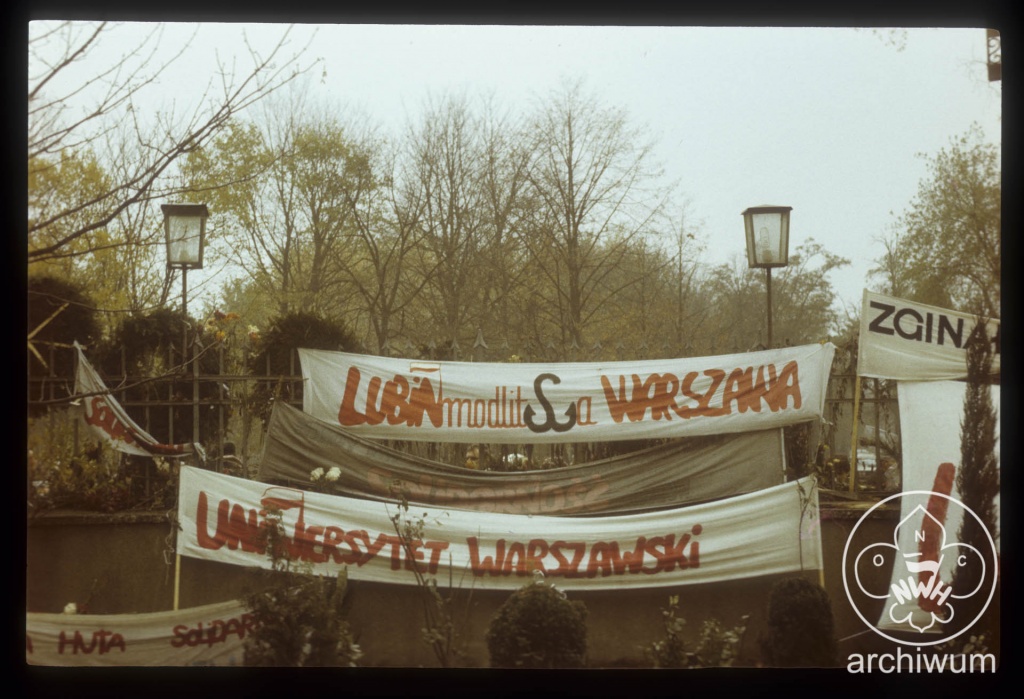 Plik:1984-11 Warszawa Pogrzeb ks. Jerzego Popieluszki 15.jpg