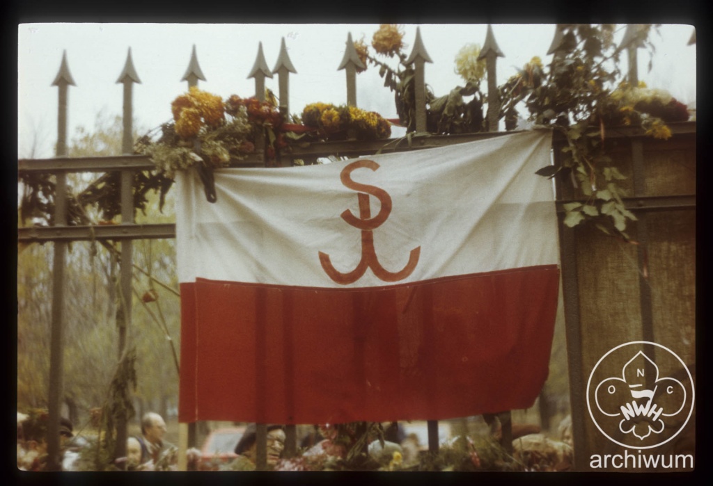 Plik:1984-11 Warszawa Pogrzeb ks. Jerzego Popieluszki 22.jpg