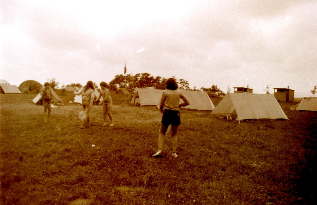 Plik:1980 Obóz wedrowny. Warmia i Mazury. Watra 027 fot. Z.Żochowski.jpg