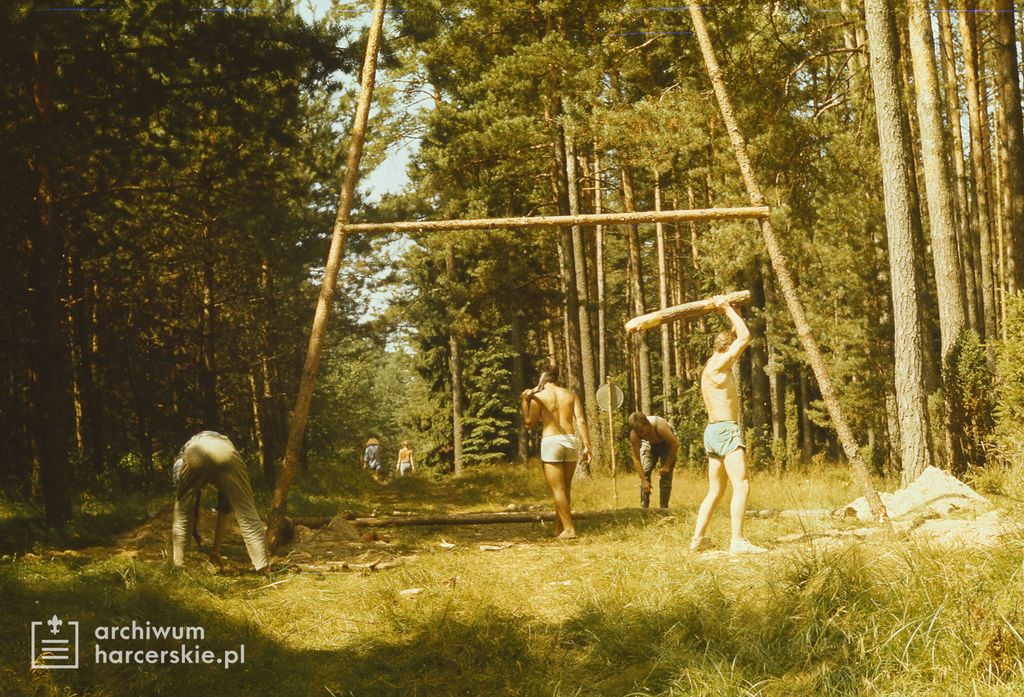 Plik:1988-07 Obóz Uroczysko. jez. Gant. Mazury. Szarotka009 fot. J.Kaszuba.jpg
