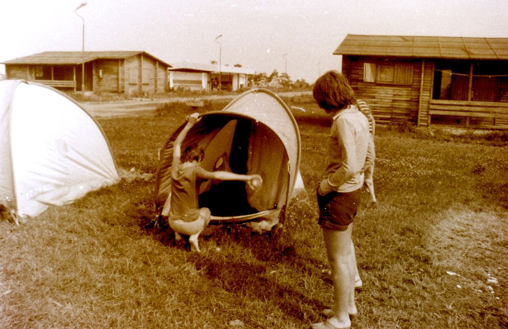 Plik:1980 Obóz wedrowny. Warmia i Mazury. Watra 007 fot. Z.Żochowski.jpg