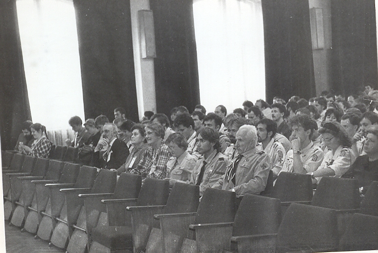 Plik:1990 II Zjazd ZHR. Wrocław. Szarotka100 fot. J.Kaszuba.jpg