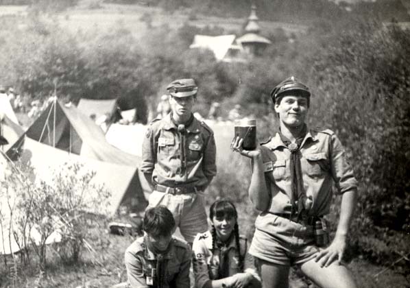 Plik:1984 Szczawa. Zlot byłych partyzantów AK z udziałem harcerzy. Szarotka051 fot. J.Kaszuba.jpg