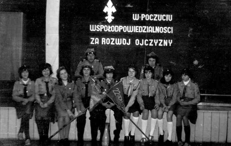 Plik:1976 Miedzno. Obóz stały Szczepu SP 10 Gdynia. 22 GDH040 fot. D.Zabrocki.jpg