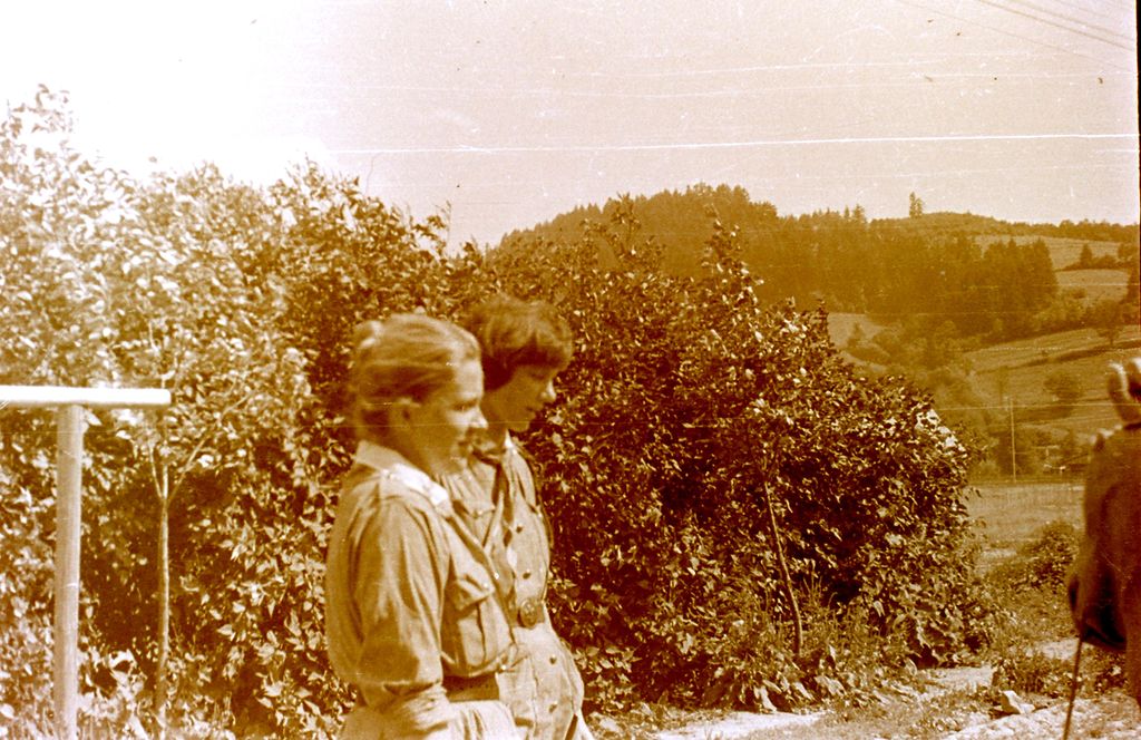 Plik:1957-58 Obóz stały w Bieszczadach. Watra 075 fot. Z.Żochowski.jpg