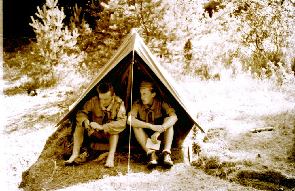 Plik:1957-58 Obóz stały w Bieszczadach. Watra 011 fot. Z.Żochowski.jpg