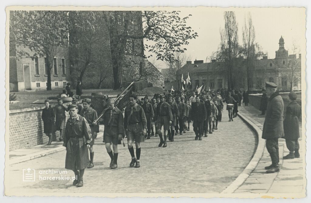 Plik:1945-46 Kraków harcerze MM 022.jpg