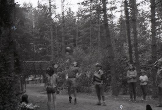 1985-07 08 Jez.Białe k. Machar Szarotka obóz stały Buchtowisko 185 fot. J.Kaszuba.jpg