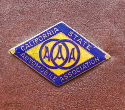 1926 28 Jerzy Jeliński podróż dookoła świata odznaki automobilowe California.jpg