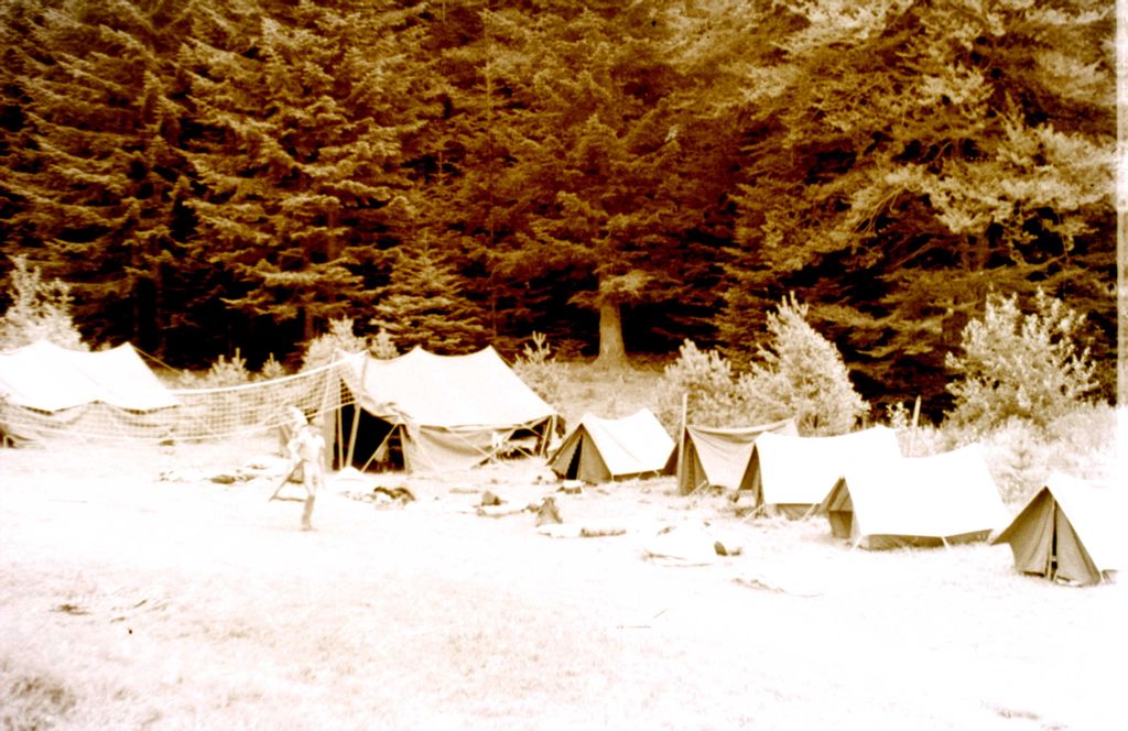 Plik:1957-58 Obóz stały w Bieszczadach. Watra 014 fot. Z.Żochowski.jpg