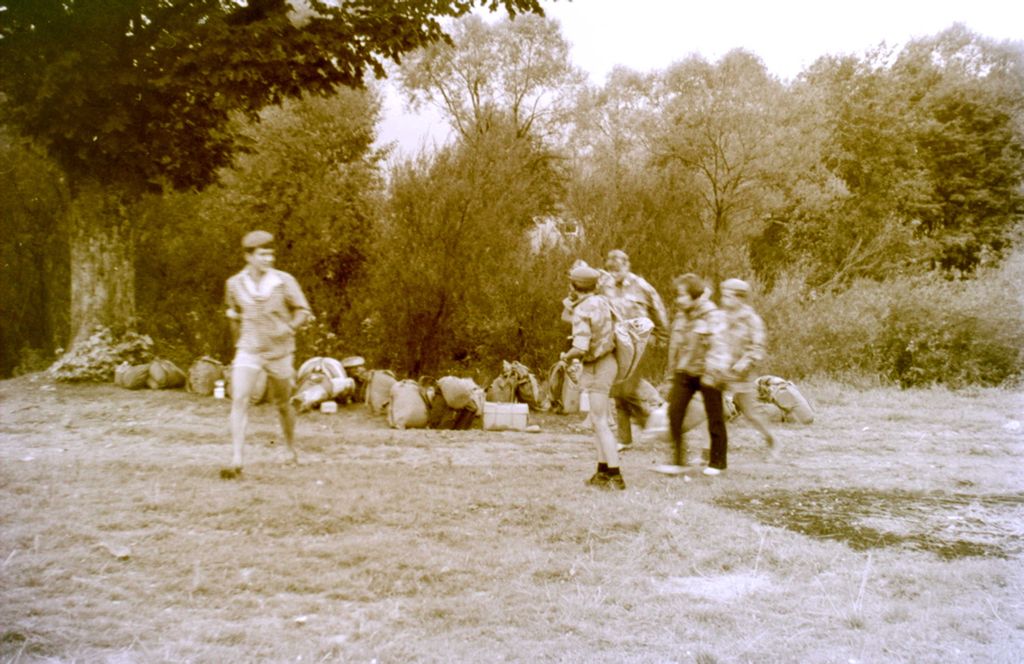 Plik:1966 Obóz wędrowny w Bieszczadach. 2 GDH Watra 104 fot. Z.Żochowski.jpg