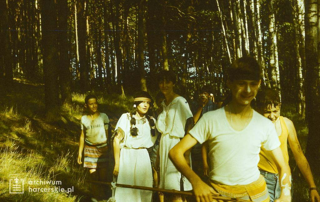 Plik:1986-07 Miały. Puszcza Notecka. Obóz Rezerwat. Szarotka 057 fot. J.Kaszuba.jpg