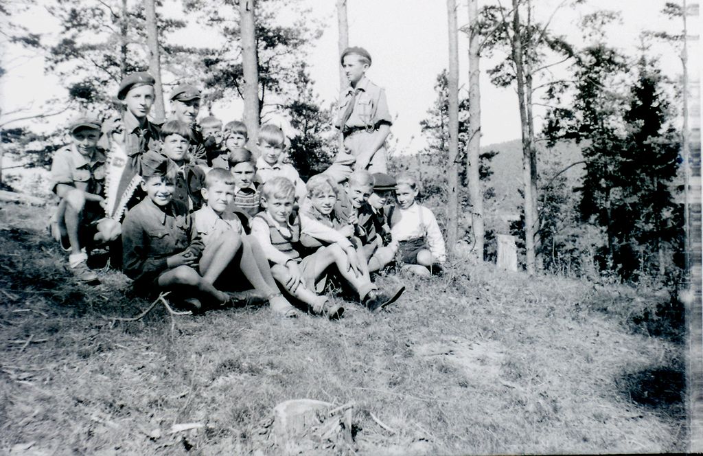 Plik:1947-48 Kolonie w Borkowie. Watra 047 fot. Z.Żochowski.jpg
