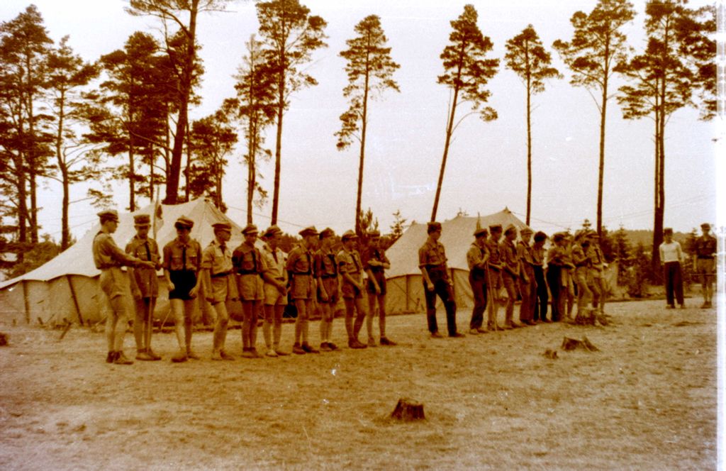 Plik:1956-60 Obóz harcerzy z Gdyni. Watra053 fot. Z.Żochowski.jpg