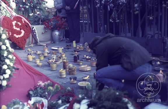 1984-11 Warszawa pogrzeb ks. Jerzego Popiełuszki Szczep Puszcza 007.jpg