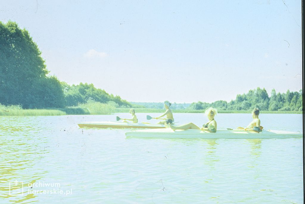 Plik:1989-08 Spływ kajakowy. Wda. Szarotka 007 fot. J.Kaszuba.jpg