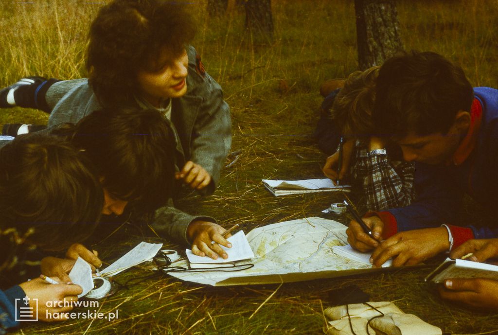 Plik:1984-07 08 Wycinki Duże Szarotka obóz stały Bór fot.J.Kaszuba 018.jpg
