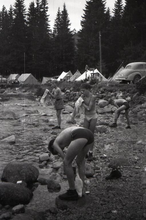 Plik:1957-62 Obóz wędrowny Tatry Polskie i Słowackie. Watra 037 fot. Z.Żochowski.jpg
