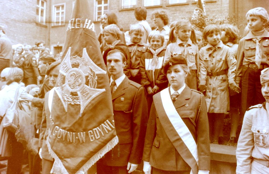 Plik:1981 Odsłonięcie tablicy na Domu Harcerza w Gdańsku. Watra 014 fot. Z.Żochowski.jpg