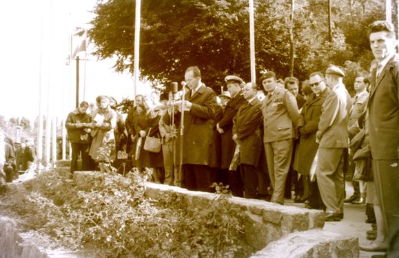 1966 Odsłonięcie pomnika harcerzy w Gdyni. Watra 075 fot. Z.Żochowski.jpg