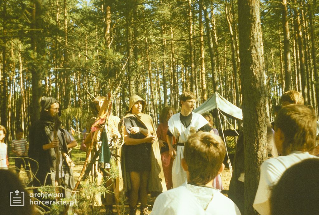 Plik:1991-07 Obóz Avalon. jez. Czyste. Poj.Kaszubskie. Szarotka 067 fot. J.Kaszuba.jpg