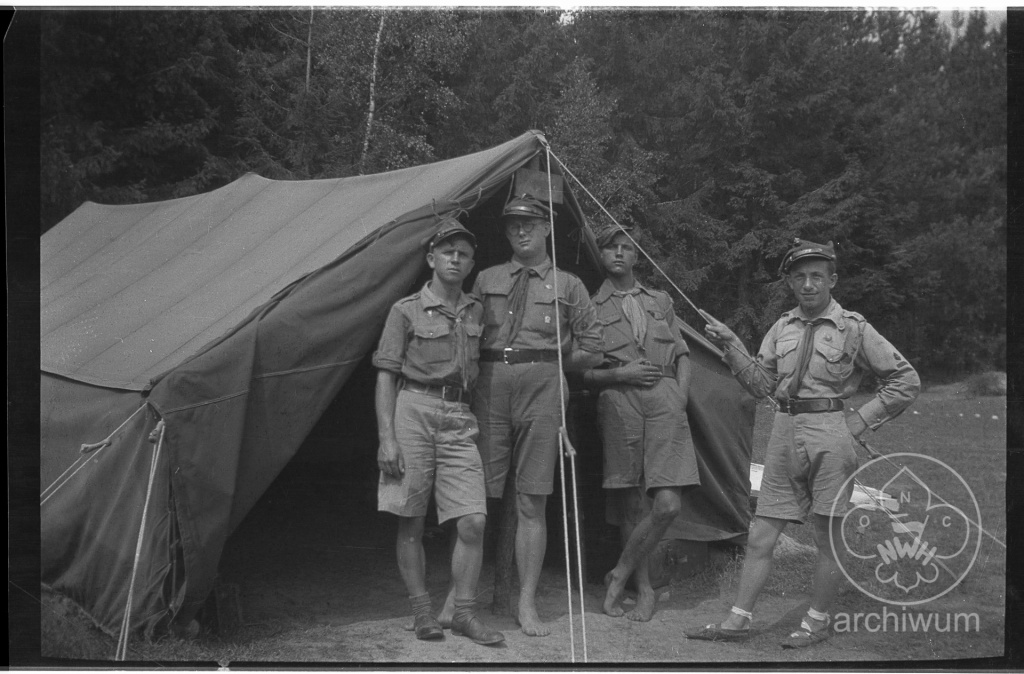 Plik:1935 Kalino k. Główna obóz XV ŁDH 002.jpg