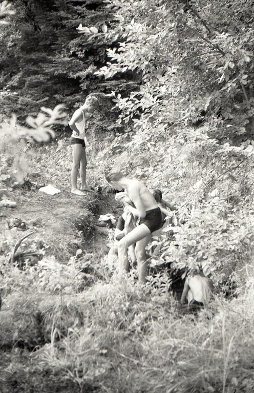 Plik:1957-58 Obóz stały w Bieszczadach. Watra 160 fot. Z.Żochowski.jpg