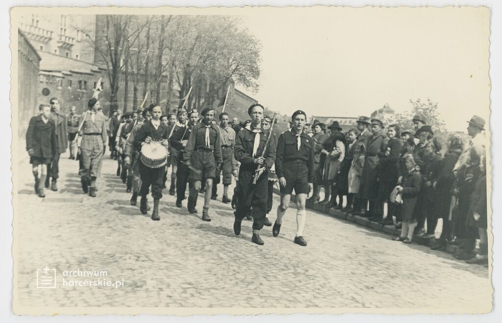 Plik:1945-46 Kraków harcerze MM 040.jpg