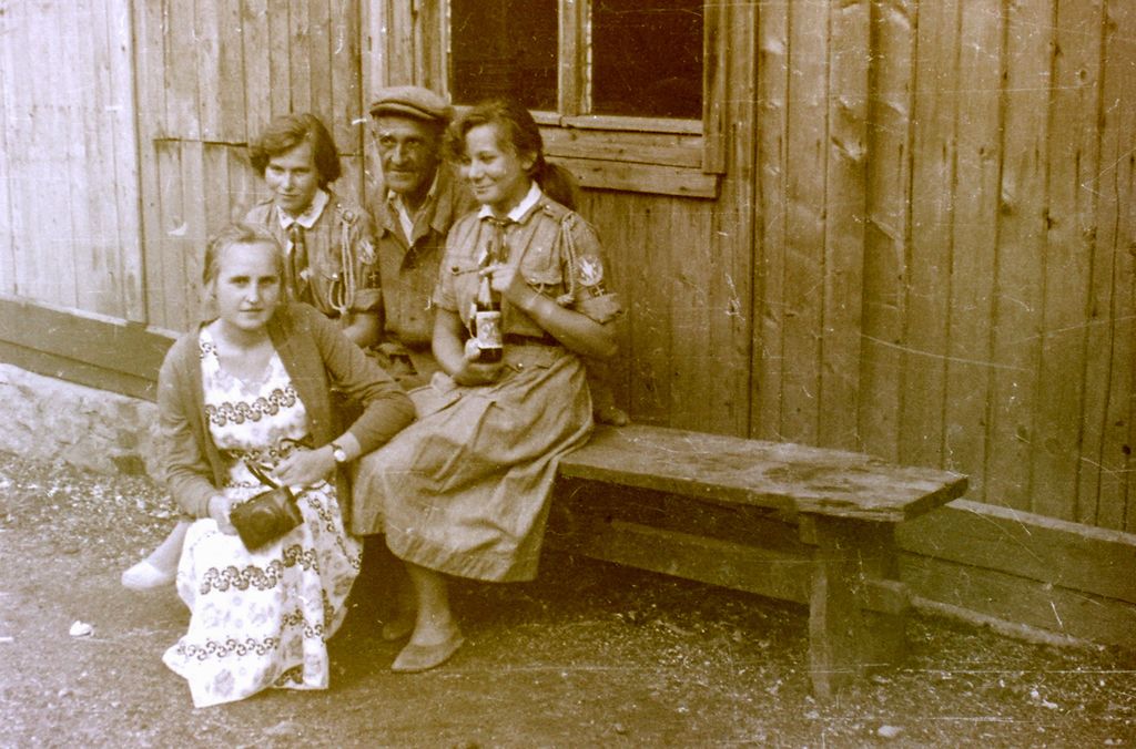Plik:1958 Obóz wędrowny w Beskidzie Niskim. Watra 010 fot. Z.Żochowski.jpg