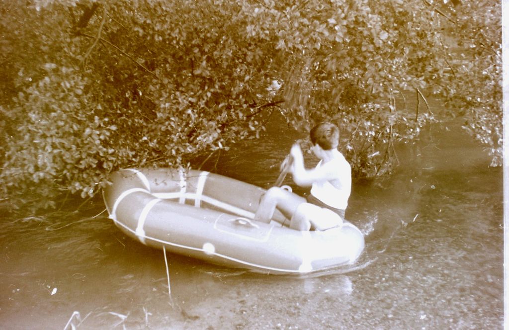 Plik:1968 Radunia. Spływ pontonowy. Watra 014 fot. Z.Żochowski.jpg