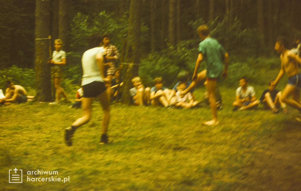 Plik:1987-07 Sąpy. jez.Jeziorak.Obóz Gniazdo. Szarotka 027 fot. J.Kaszuba.jpg