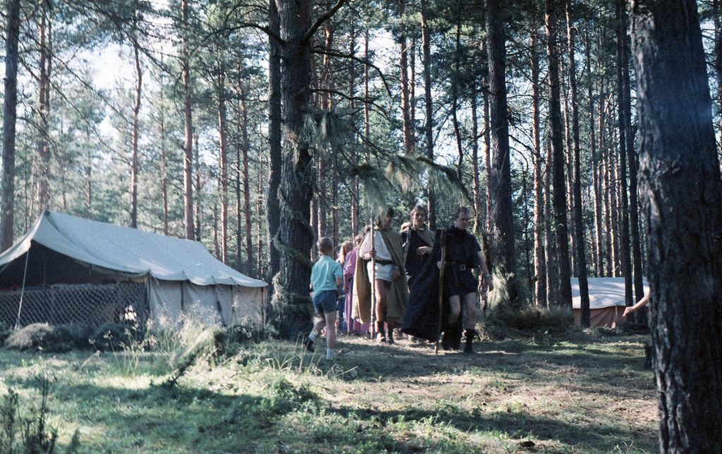 Plik:1991 Obóz Avalon. Jez. Czyste. Szarotka 248 fot. J.Kaszuba.jpg