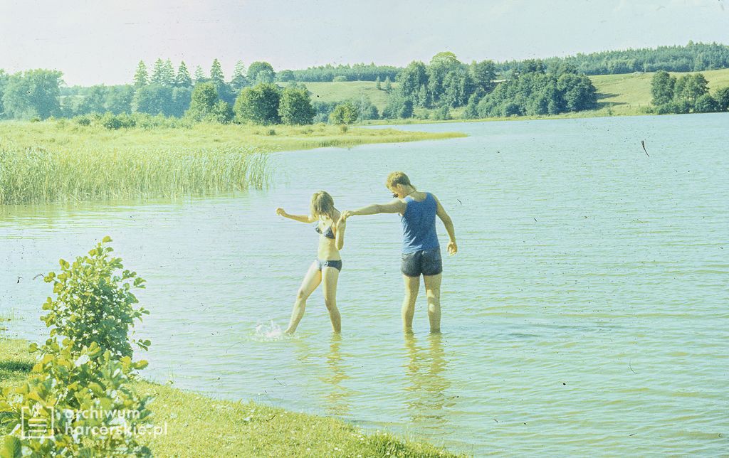 Plik:1989-08 Spływ kajakowy. Wda. Szarotka 002 fot. J.Kaszuba.jpg