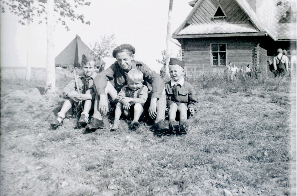 Plik:1947-48 Kolonie w Borkowie. Watra 033 fot. Z.Żochowski.jpg