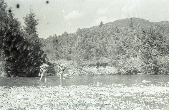 1956-60 Obóz wędrowny. Bieszczady. 2 GDH Watra 071 fot. Z.Żochowski.jpg