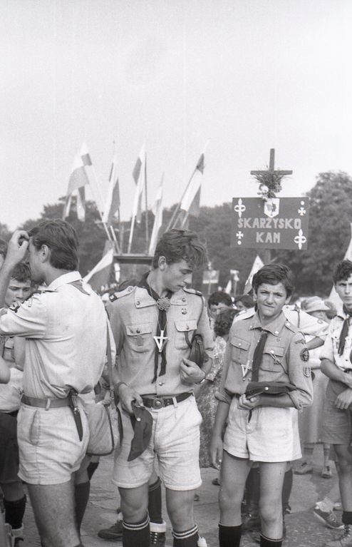 Plik:1985-07 08 Jez.Białe k. Machar Szarotka obóz stały Buchtowisko 120 fot. J.Kaszuba.jpg