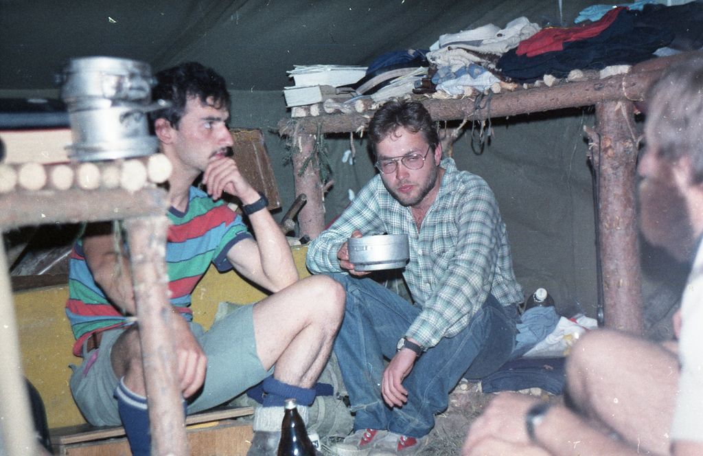 Plik:1991 Obóz Avalon. Jez. Czyste. Szarotka 203 fot. J.Kaszuba.jpg