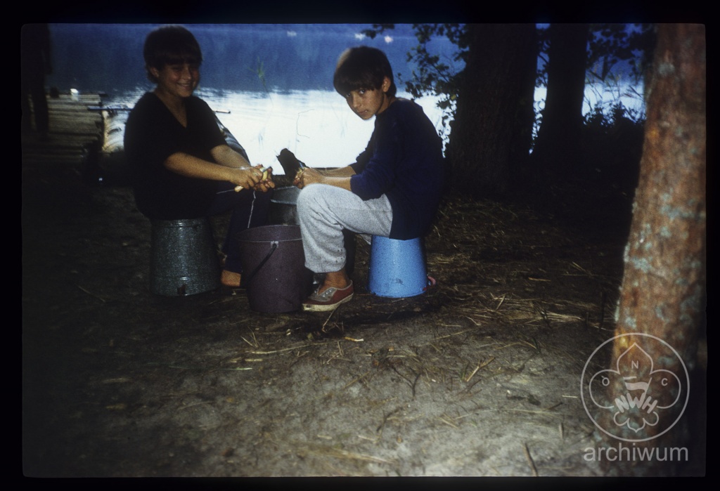 Plik:1990-07 Jezioro Rokiet obóz 3 NDH Niepołomni 022.jpg