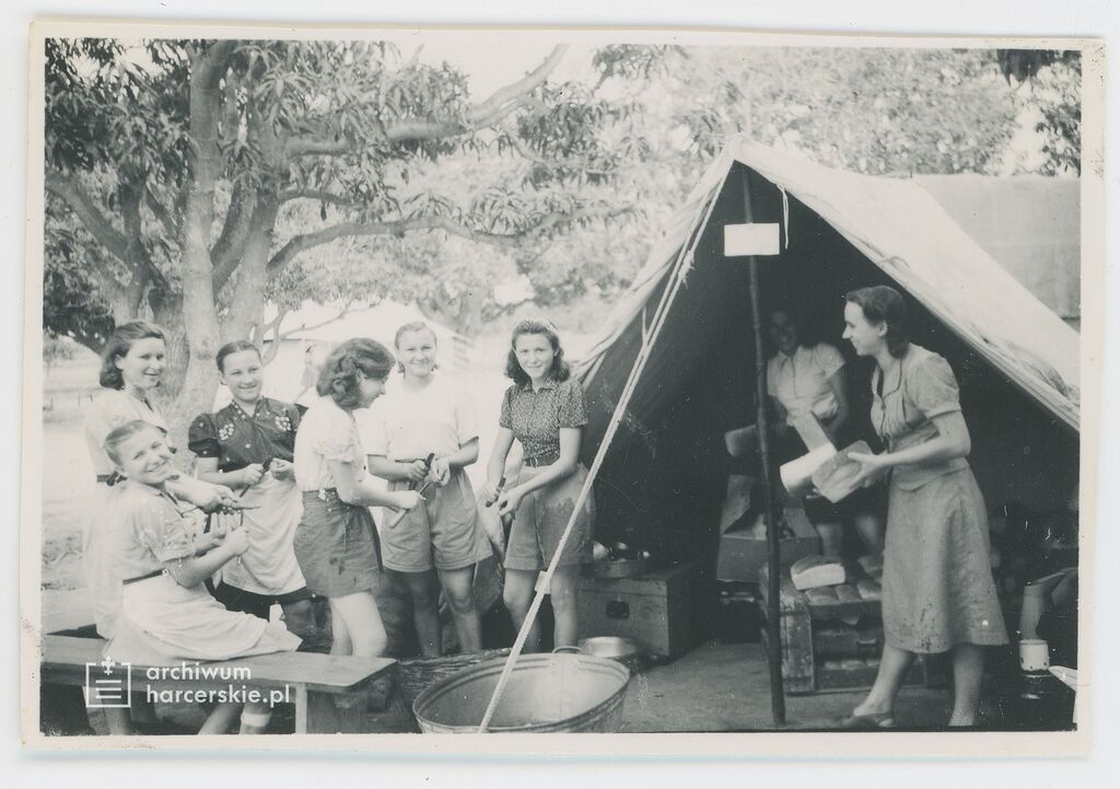 Plik:1944 Indie ZHP na Wschodzie obóz 001.jpg